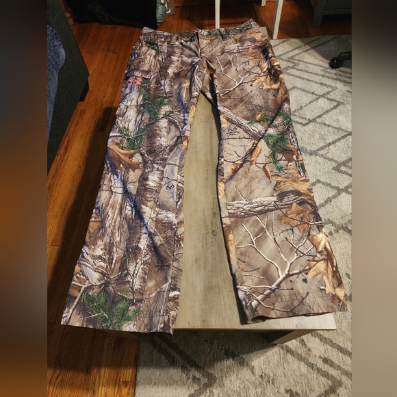 Under Armour Pants - Camo pants women's